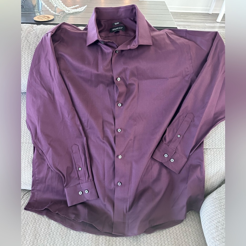 Kenneth Cole button down dress shirt. Non iron & slim fit. Size 34/35